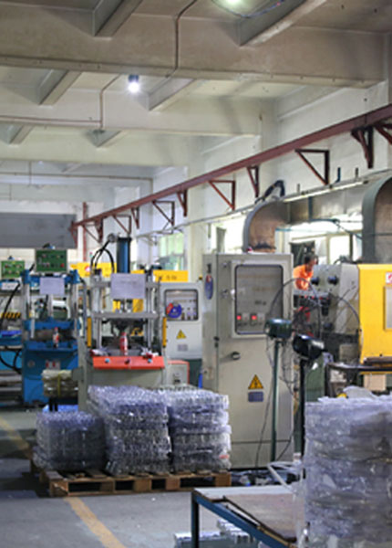 Minghe Casting zinc die casting workshop - showcasing advanced die casting equipment and production lines