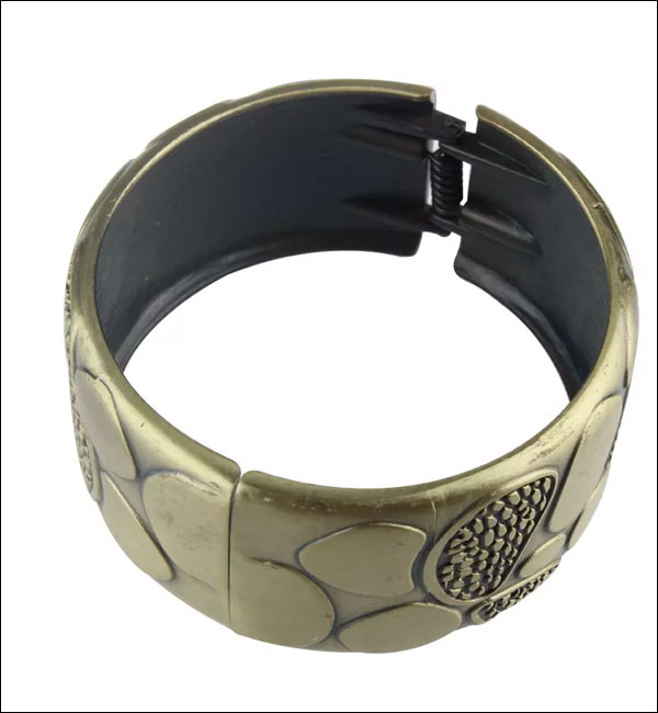 Zinc Die Cast Decorative Ring - Surface Texture Treatment Showcase