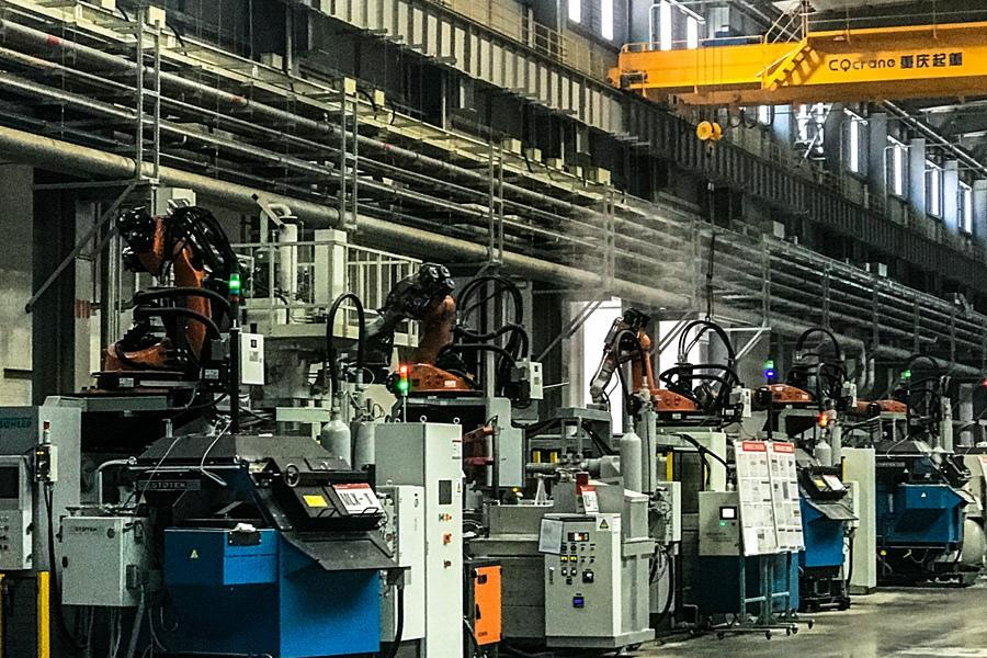 The die casting process is a complex process. The pass rate of die-casting products is generally between 70% and 90%. The factors that affect die-casting products are as follows: the performance of the machine itself; various working parameters of the machine; the structure and performance of the die-casting mold (mold); the quality of the die-casting alloy And the skill of the operator.